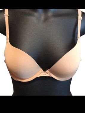 B3- Women’s PINK campus push up bra 34A